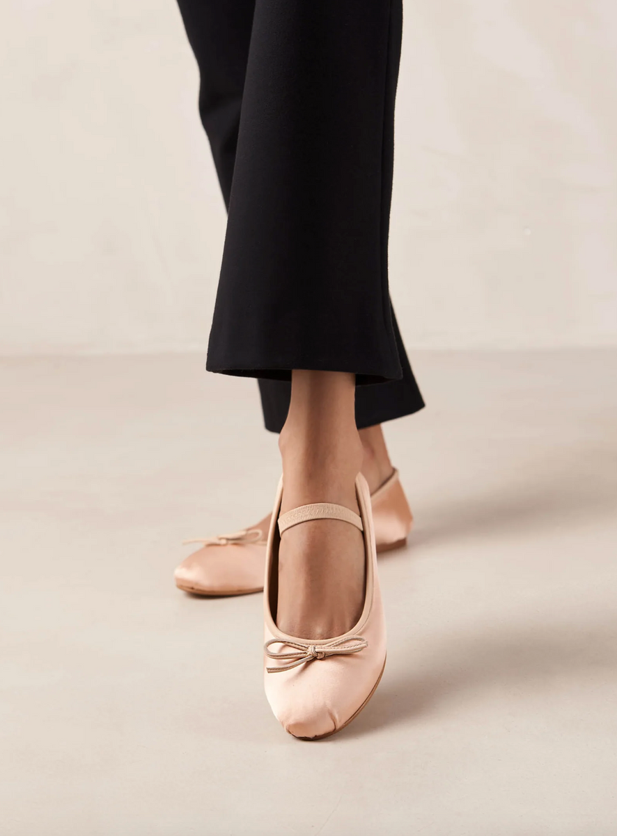 Pale pink ballet flats deals